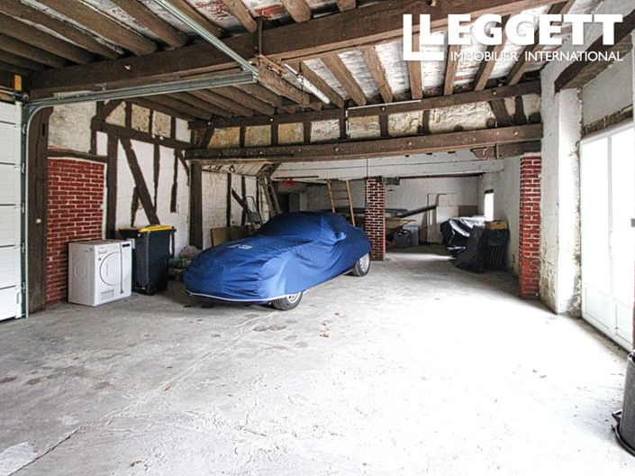 Image No.8-8 Bed House for sale