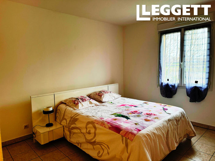 Image No.6-4 Bed House for sale