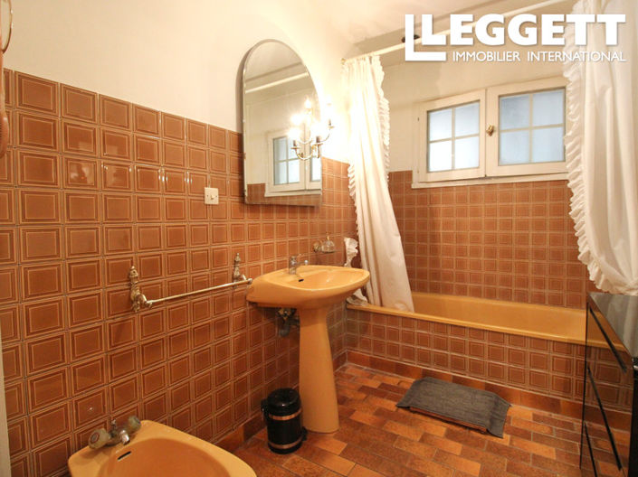 Image No.10-3 Bed House for sale