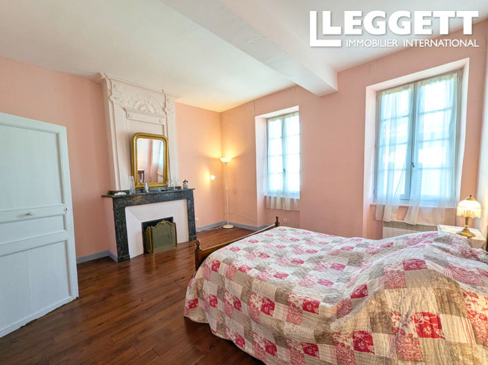 Image No.9-4 Bed House for sale