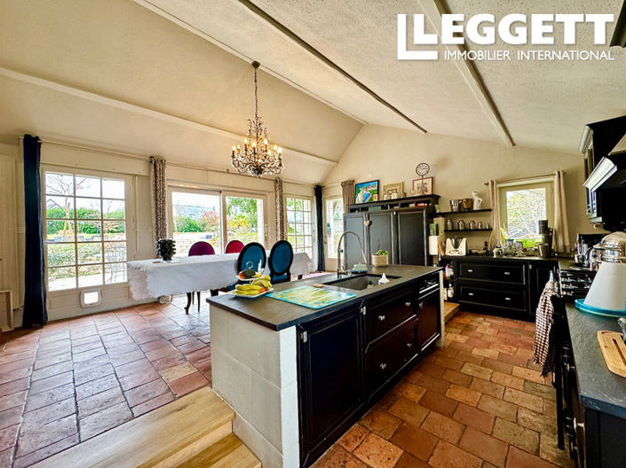 Image No.3-6 Bed House for sale