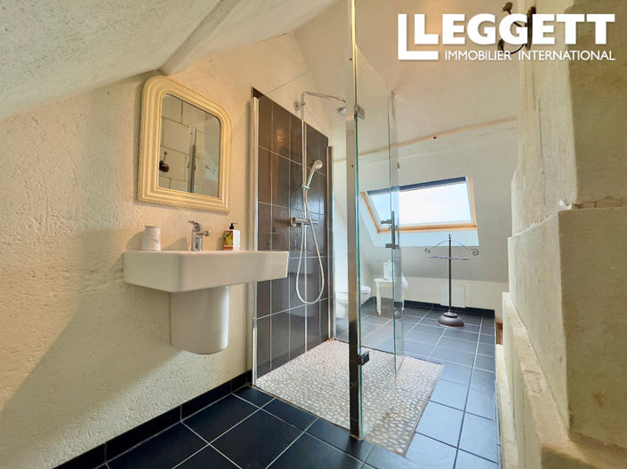 Image No.6-6 Bed House for sale