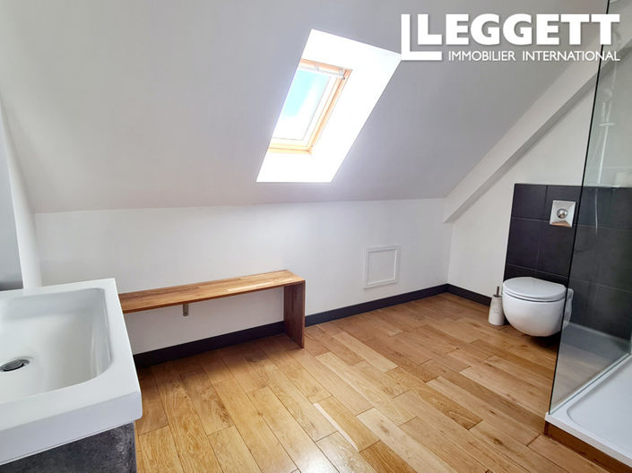 Image No.7-11 Bed Commercial for sale