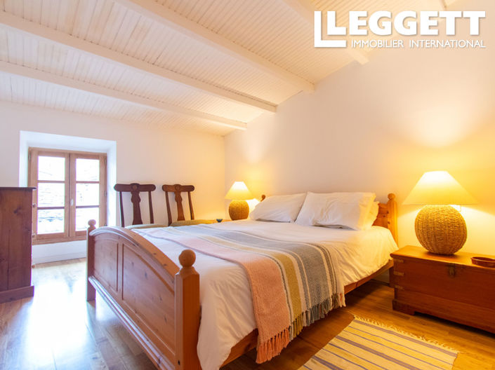 Image No.8-4 Bed House for sale