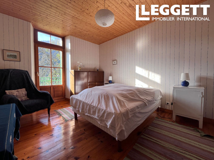 Image No.10-6 Bed House for sale