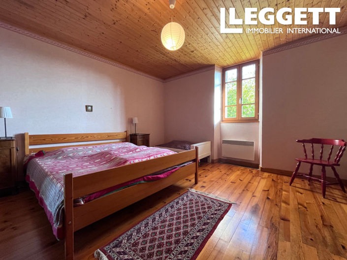 Image No.8-6 Bed House for sale