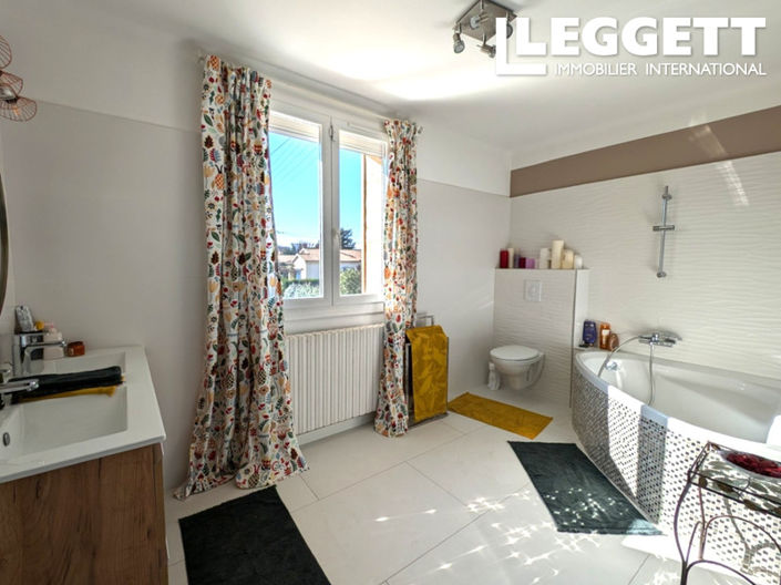 Image No.10-4 Bed House for sale