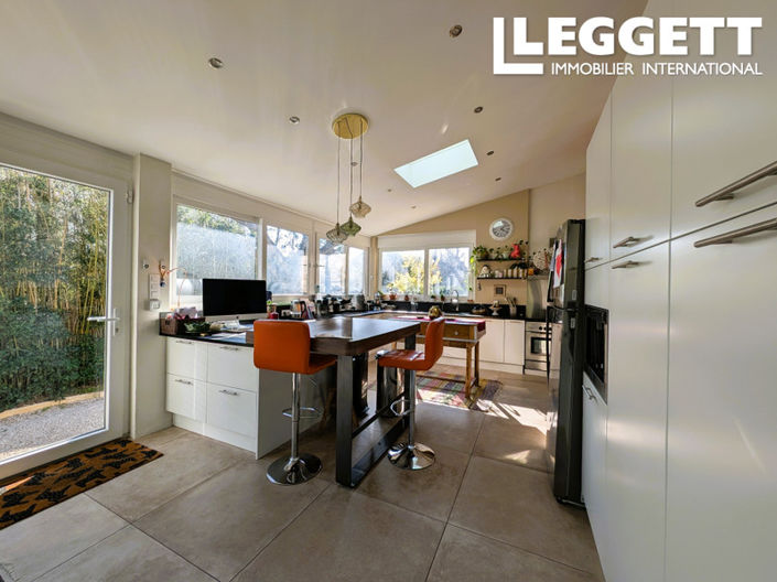 Image No.8-4 Bed House for sale