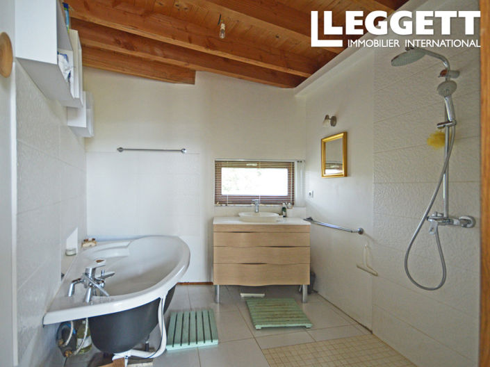 Image No.8-2 Bed House for sale