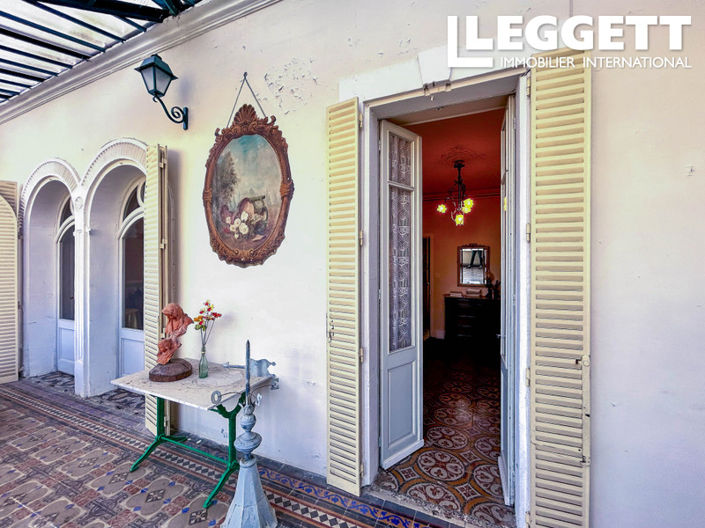 Image No.5-8 Bed House for sale