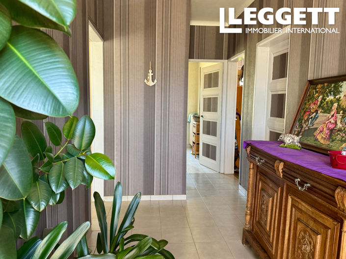 Image No.9-2 Bed House for sale