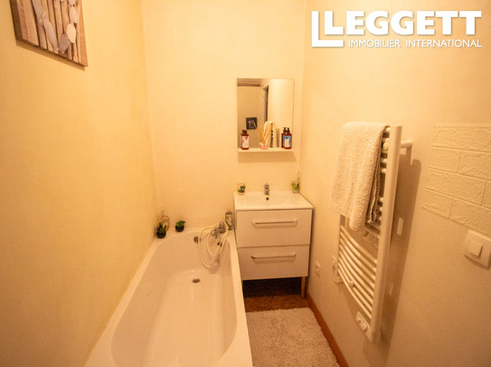 Image No.9-2 Bed House for sale