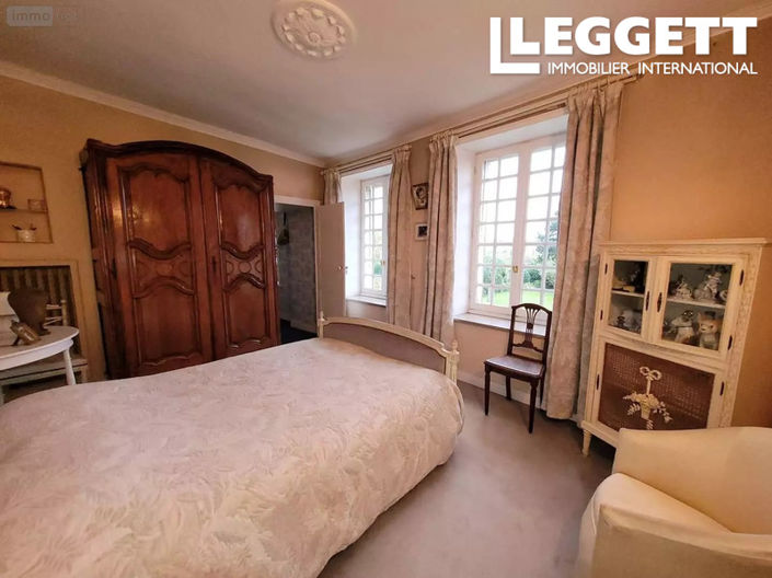 Image No.8-8 Bed House for sale