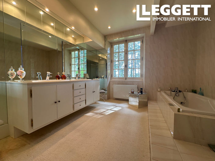 Image No.9-5 Bed House for sale