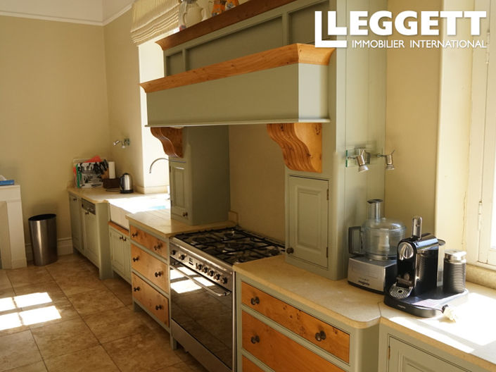 Image No.8-7 Bed Chateaux for sale