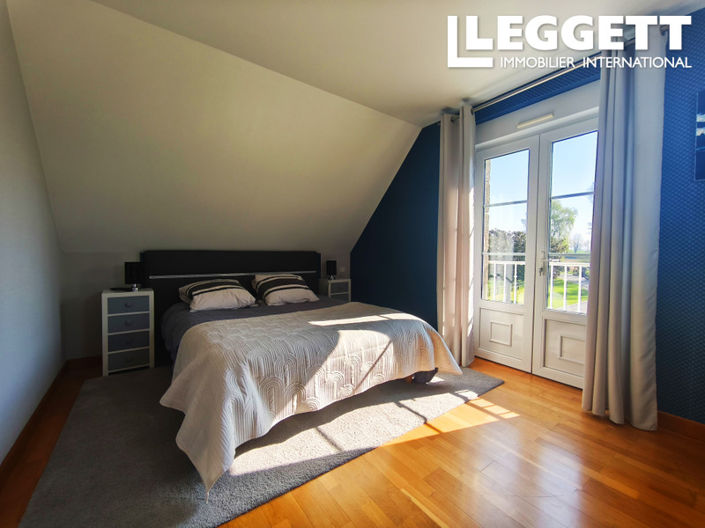 Image No.8-4 Bed House for sale