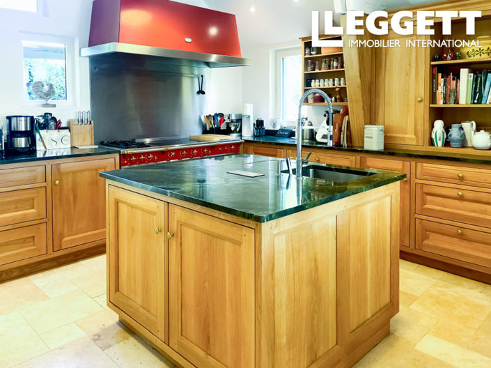 Image No.8-5 Bed House for sale