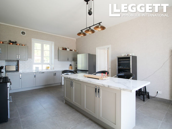 Image No.7-7 Bed House for sale