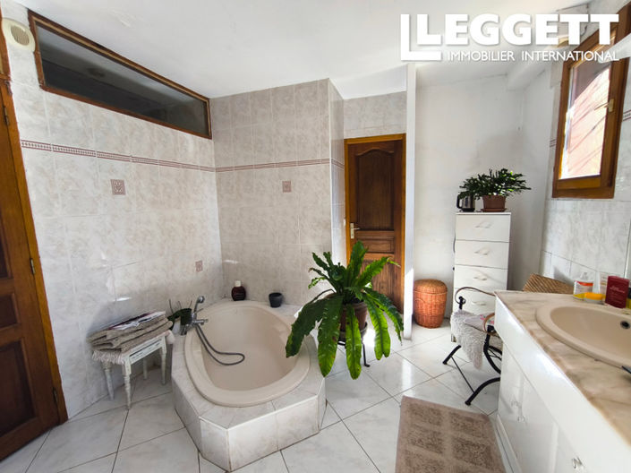 Image No.6-5 Bed House for sale