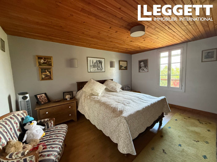 Image No.8-4 Bed House for sale