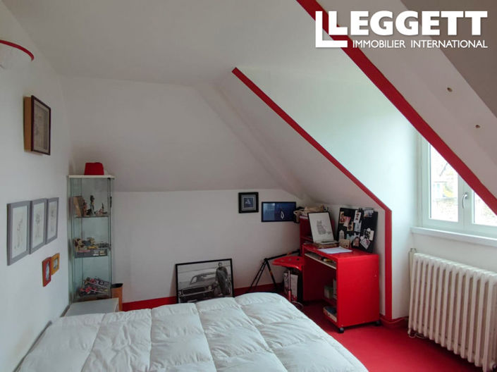 Image No.8-8 Bed House for sale