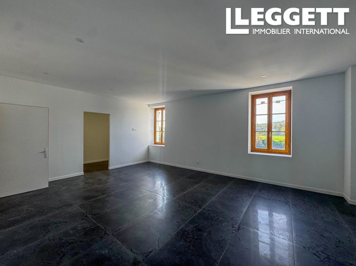 Image No.10-3 Bed House for sale