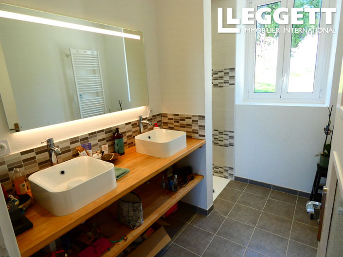 Image No.6-4 Bed House for sale