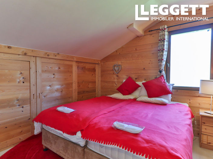 Image No.10-6 Bed House for sale