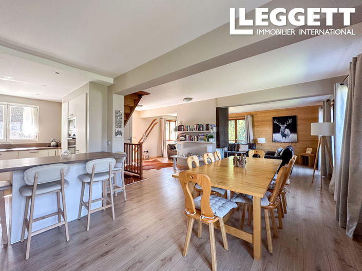 Image No.6-6 Bed House for sale