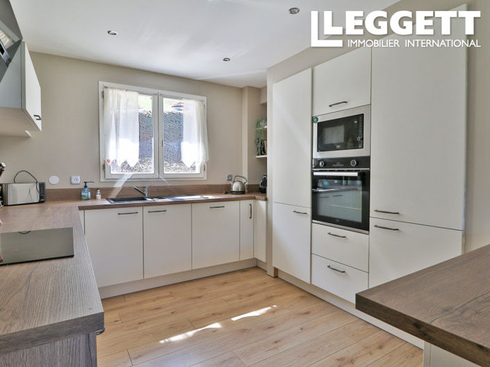 Image No.7-6 Bed House for sale