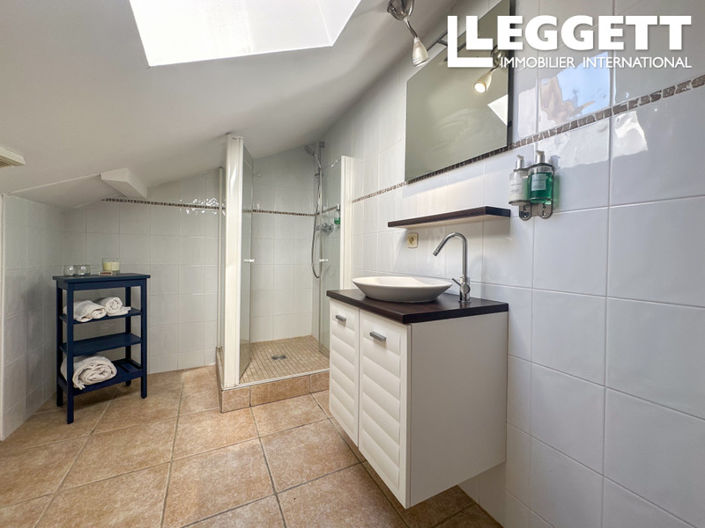 Image No.9-6 Bed House for sale