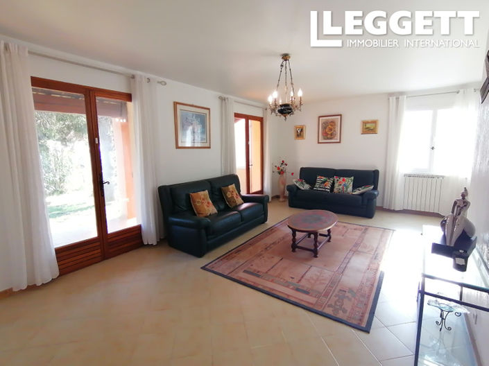 Image No.2-4 Bed House for sale