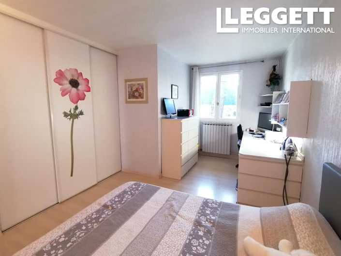 Image No.8-4 Bed House for sale