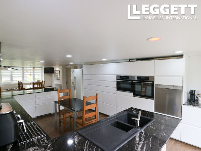 Image No.2-4 Bed House for sale