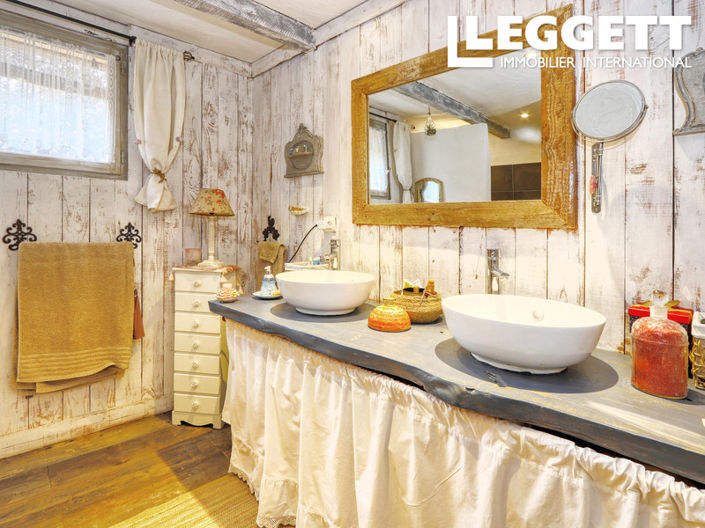 Image No.7-7 Bed House for sale