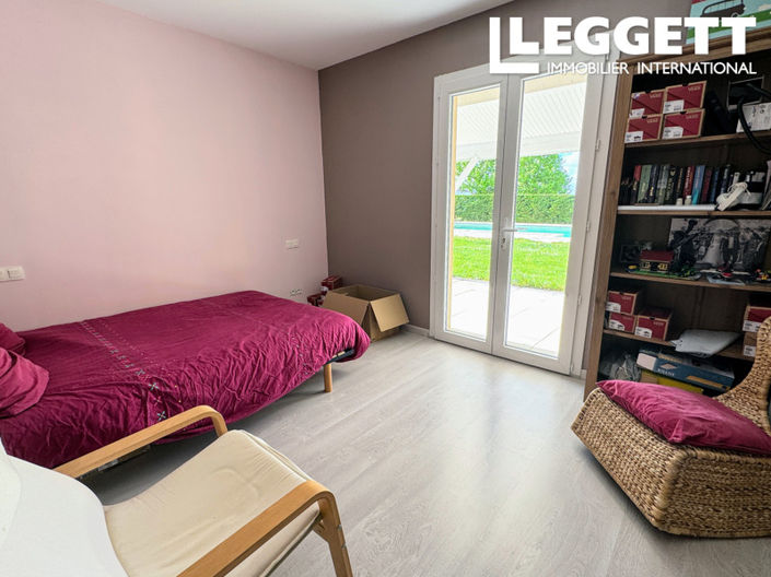 Image No.7-5 Bed House for sale