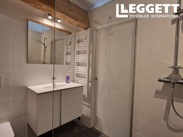 Image No.8-6 Bed House for sale