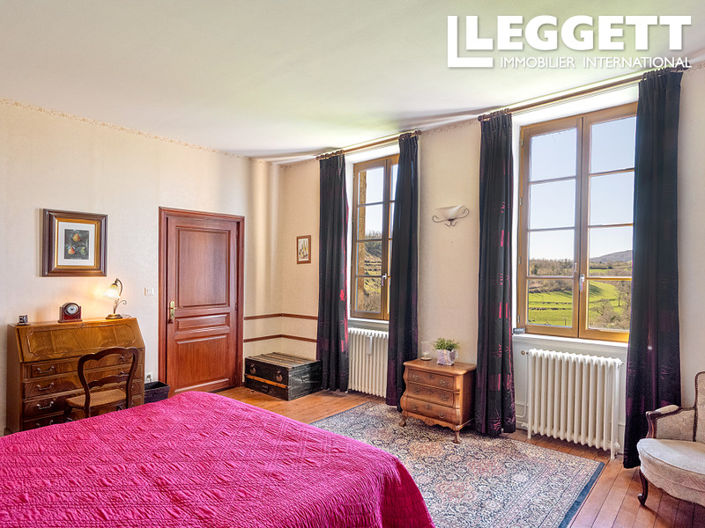 Image No.10-6 Bed House for sale