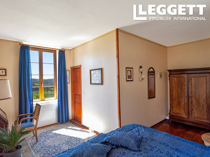 Image No.6-6 Bed House for sale