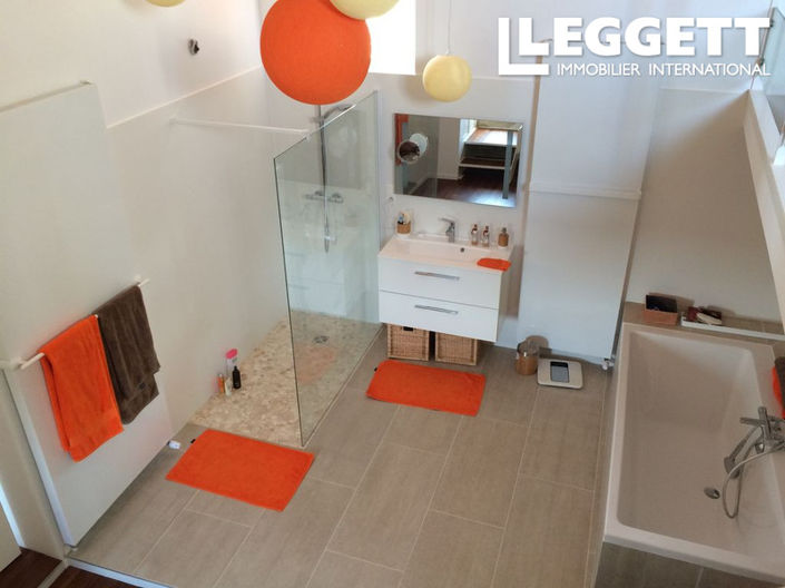 Image No.10-3 Bed House for sale