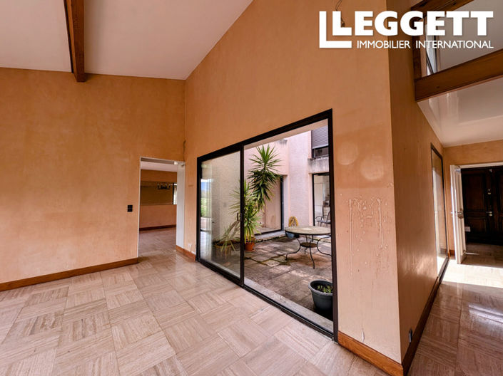 Image No.6-5 Bed House for sale