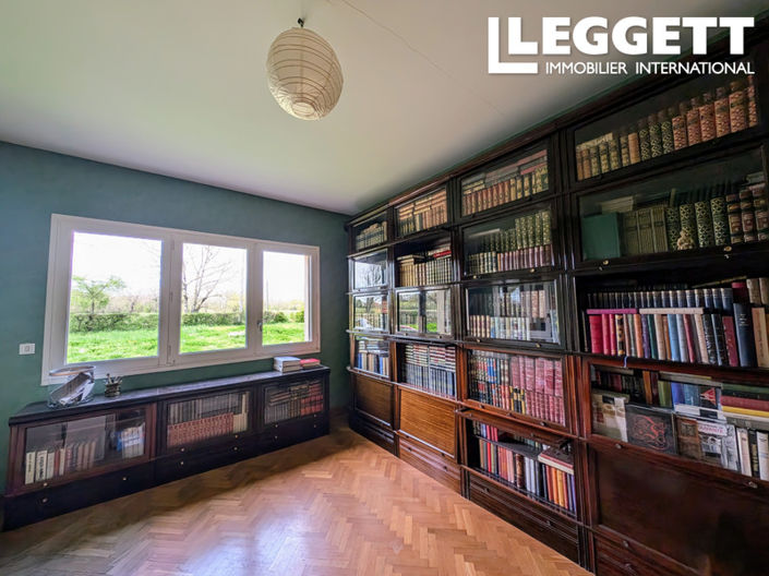 Image No.8-5 Bed House for sale