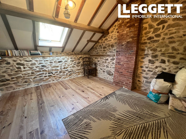 Image No.8-5 Bed House for sale