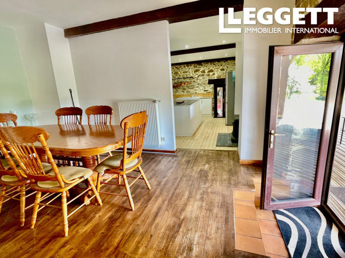 Image No.8-6 Bed House for sale