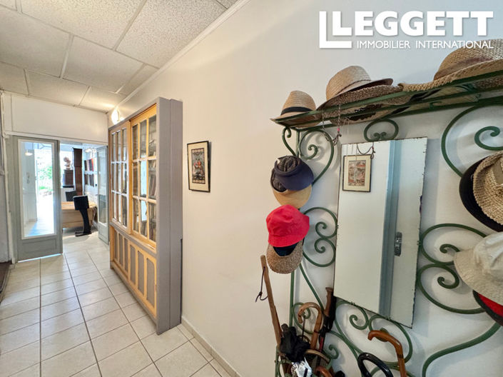 Image No.8-5 Bed House for sale