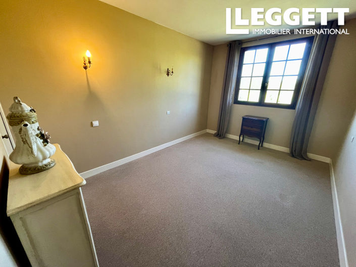 Image No.6-4 Bed House for sale