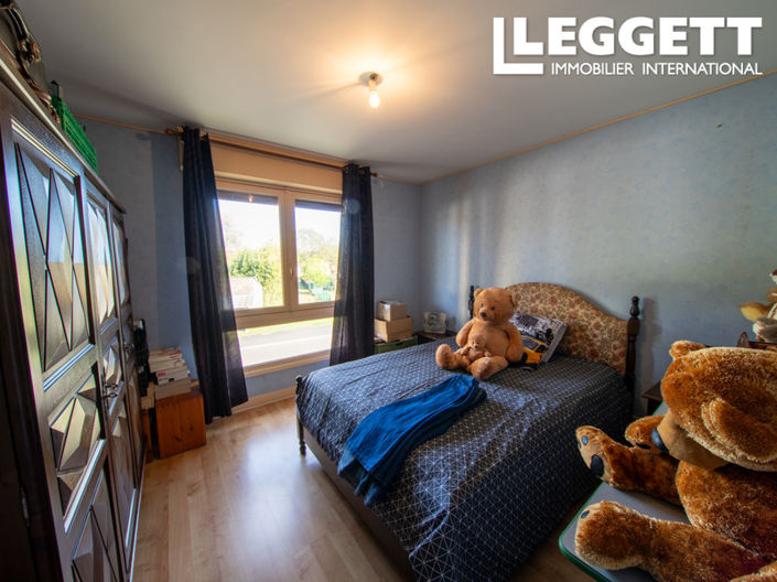 Image No.8-6 Bed House for sale