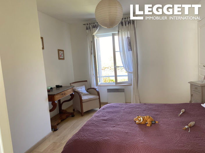 Image No.8-5 Bed House for sale