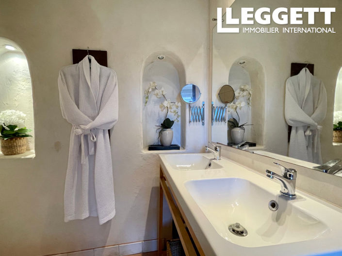 Image No.8-4 Bed House for sale