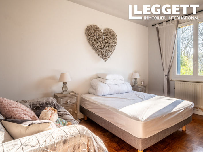 Image No.7-2 Bed House for sale